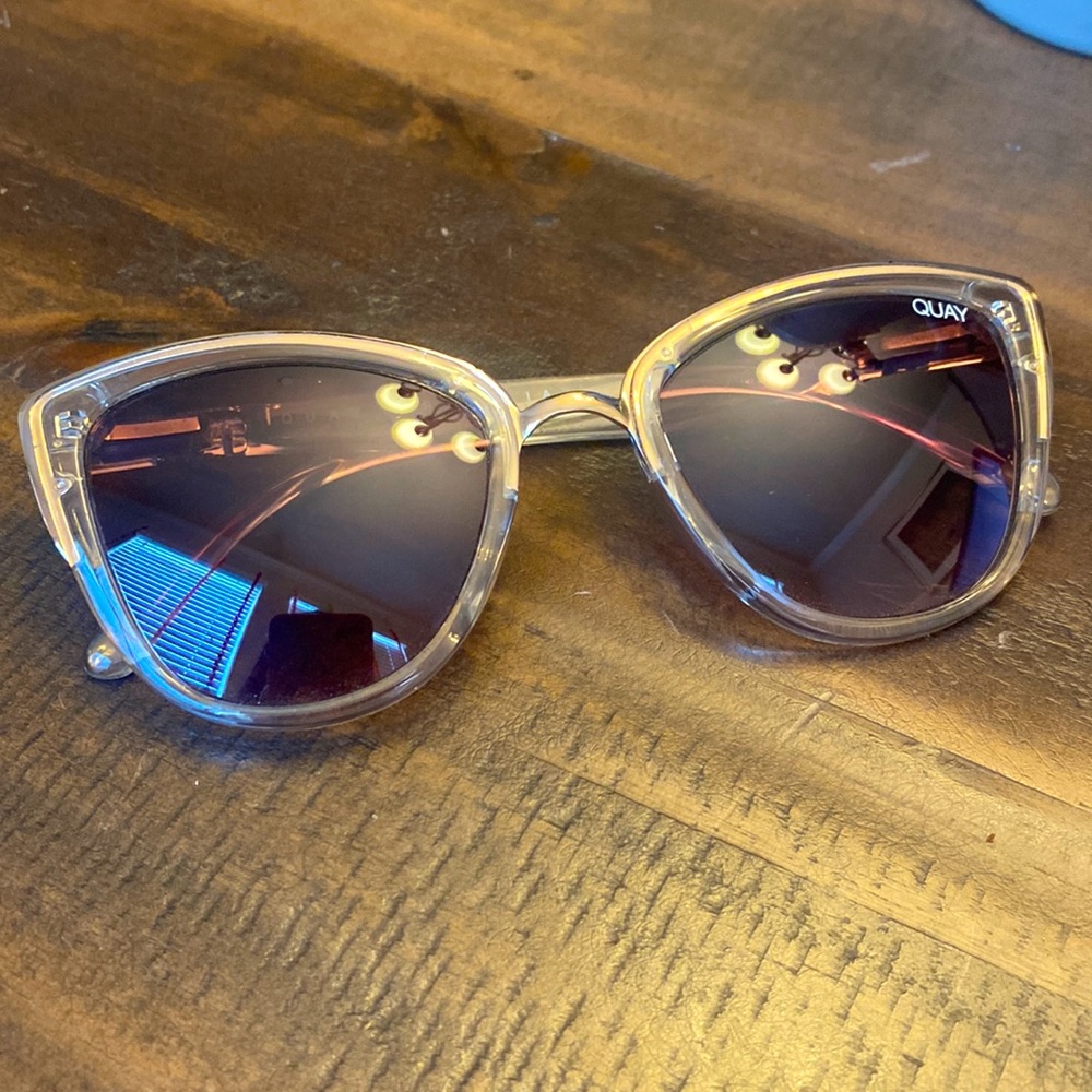 Clear and Gold QUAY Sunnies (Like New)